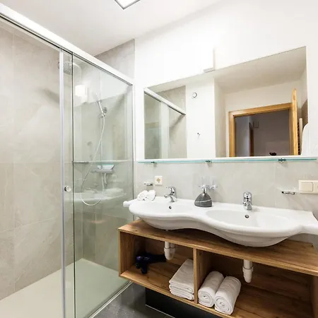 - Kuprian * Ried im Oberinntal